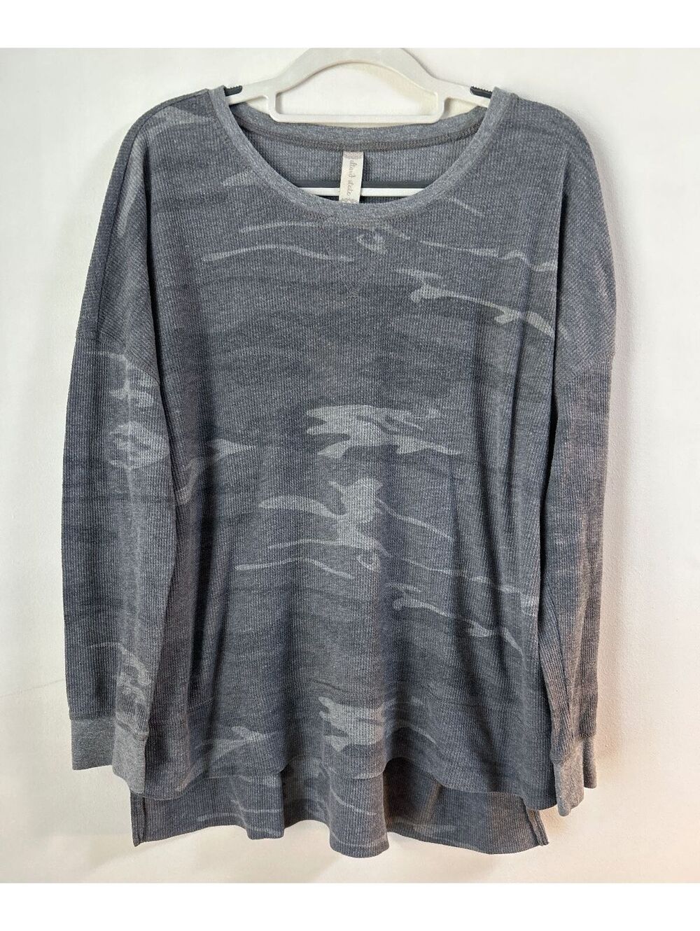 Altar’d State Women's Gray Camouflage Pattern Pullover Sweatshirt Size L